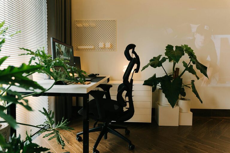 Simple Ways to Create a Relaxing Home Office Environment for Better Productivity
